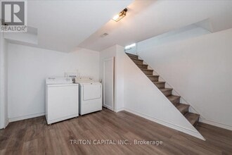 54 Henry St in Barrie, ON - Building Photo - Building Photo