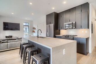 930 Blue River Pkwy in Silverthorne, CO - Foto de edificio - Building Photo