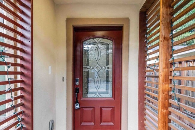 property at 861 Hollenbeck Ave