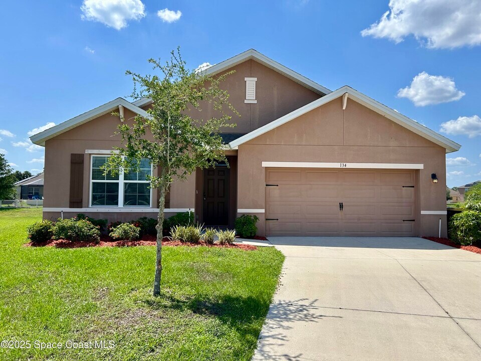 134 Lure Ct SW in Palm Bay, FL - Building Photo