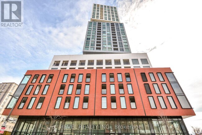 39 Mary St in Barrie, ON - Building Photo - Building Photo