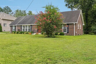8024 Regency Dr in Nashville, TN - Building Photo - Building Photo