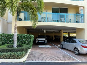 201 Golden Isles Dr in Hallandale Beach, FL - Building Photo - Building Photo