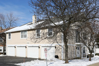 Cornell Lakes in Palatine, IL - Foto de edificio - Building Photo