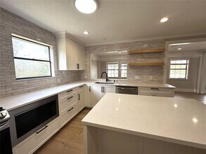 103 Southwood Dr in Burleson, TX - Building Photo - Building Photo