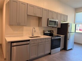 1624 Lonsdale Ave in Lincoln, RI - Building Photo