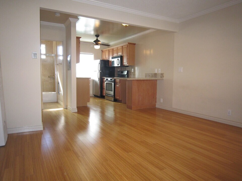 10460 National Blvd in Los Angeles, CA - Building Photo