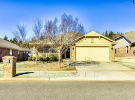 1709 Choctaw Wood Dr in Choctaw, OK - Building Photo