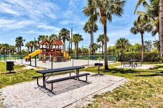 169 Santa Clara Dr in Naples, FL - Building Photo - Building Photo