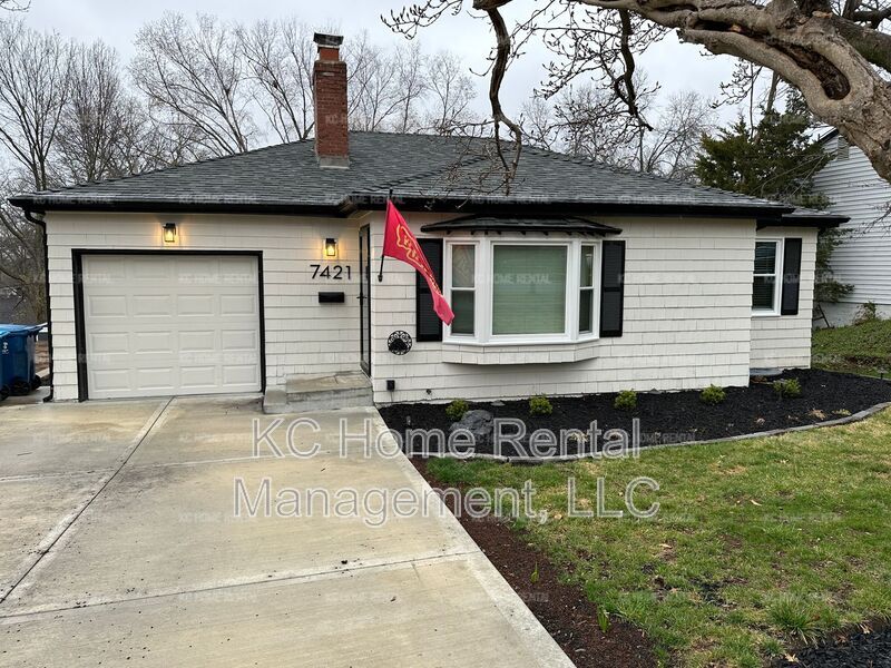 7421 Cherokee Dr in Prairie Village, KS - Building Photo