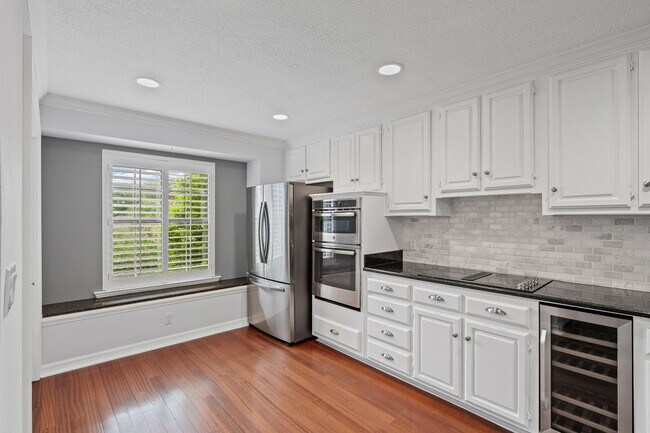 5080 Westgrove Dr in Dallas, TX - Building Photo - Building Photo