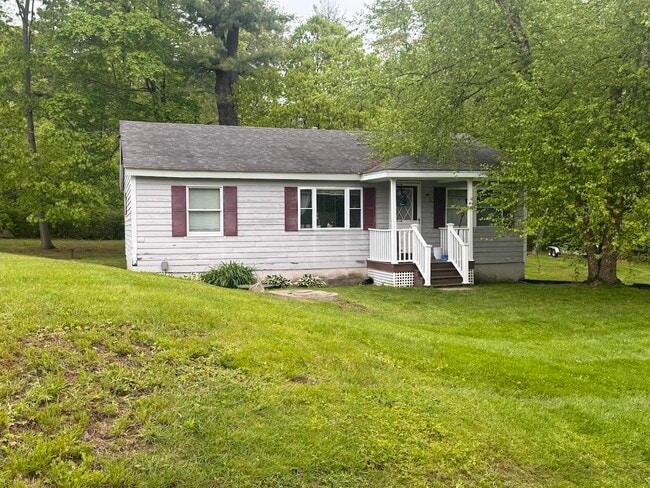 3 Pine Crest Dr in Chesterfield, NH - Building Photo - Building Photo