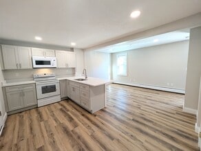 158 Green in Clinton, MA - Building Photo - Building Photo