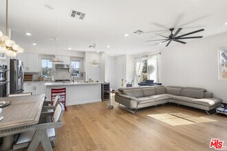 27751 Dyer Wy in Santa Clarita, CA - Building Photo - Building Photo