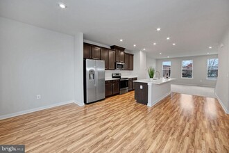 14190 Gypsum Lp in Chantilly, VA - Building Photo - Building Photo