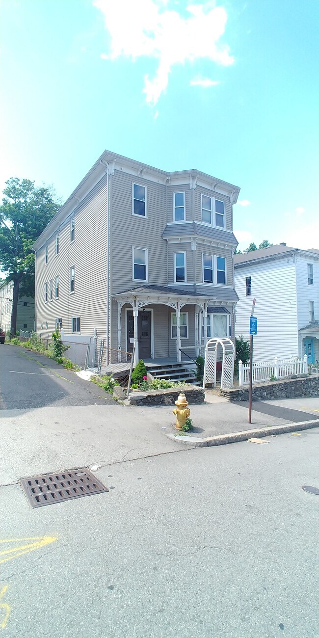 48 Dorchester St Apartments and Nearby Worcester Apartments For Rent