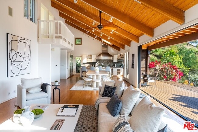 21338 Colina Dr in Topanga, CA - Building Photo - Building Photo