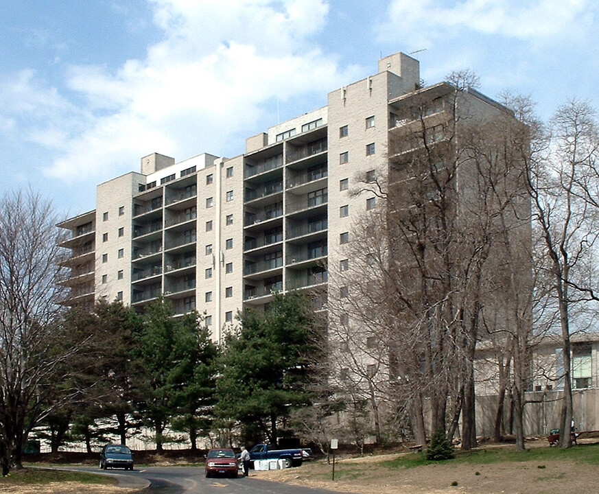 Inwood Condominium in Bridgeport, CT - Building Photo