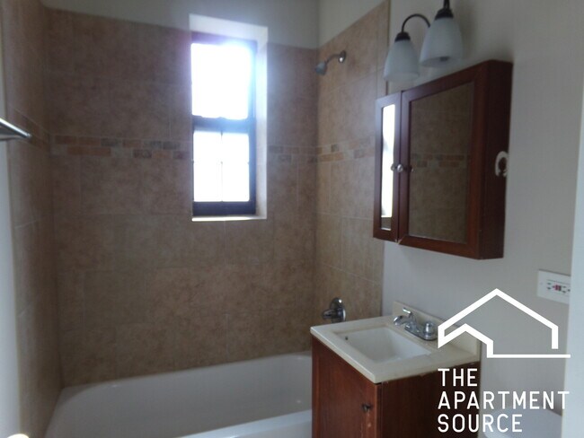 896 Green Bay Rd in Winnetka, IL - Building Photo - Building Photo