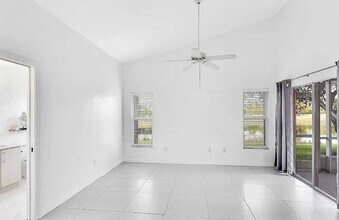 13625 Admiral Ct in Ft. Myers, FL - Building Photo - Building Photo