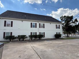 304 Dell Ct in Houston, TX - Building Photo