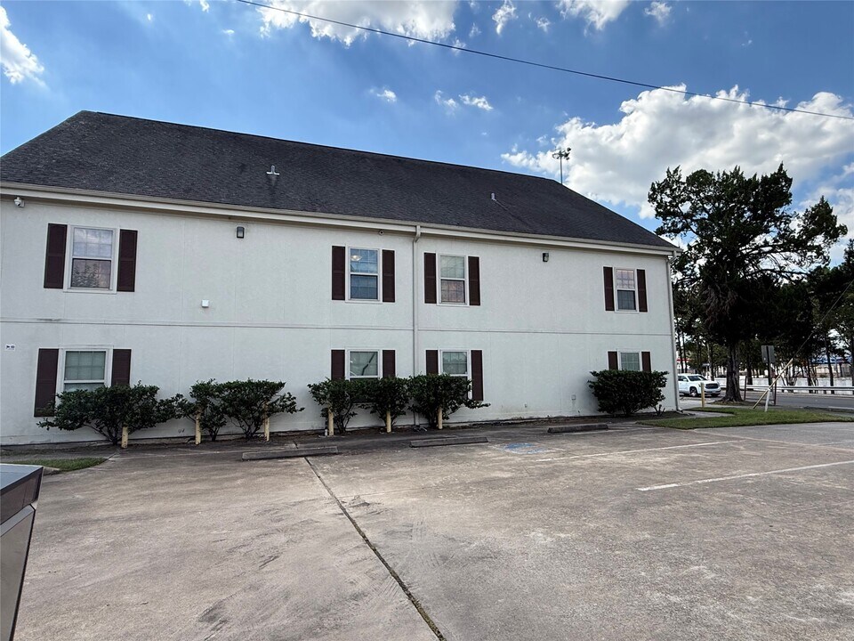 304 Dell Ct in Houston, TX - Building Photo