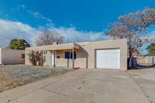 2341 Valencia Dr NE in Albuquerque, NM - Building Photo