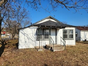 231 W 4th St in Ada, OK - Building Photo - Building Photo