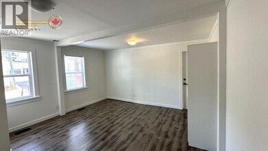 130 Lonsdale Ave in North Vancouver, BC - Building Photo - Building Photo