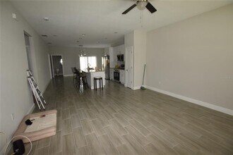 642 Desmoines Ct in Poinciana, FL - Building Photo - Building Photo