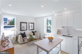 2116 Kalorama Rd NW-Unit -202 in Washington, DC - Building Photo - Building Photo