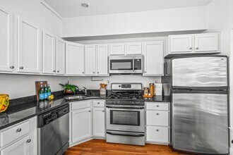 302 W 3rd St, Unit 1 in Boston, MA - Building Photo - Building Photo