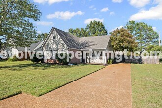 8608 Port Douglas Dr in Memphis, TN - Building Photo - Building Photo