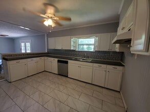 8767 Cloverdale in Beaumont, TX - Building Photo - Building Photo