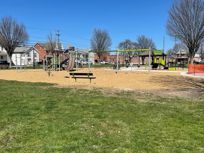 128 High St, Unit 3 in Hanover, PA - Building Photo - Building Photo