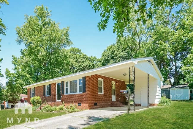 706 Pond St in Clayton, NC - Building Photo - Building Photo