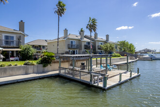 Lake Shore Villas in Corpus Christi, TX - Building Photo - Building Photo