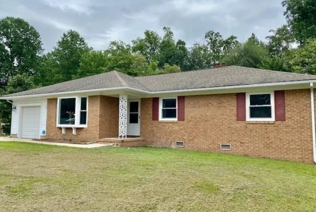 328 Summerhill Rd in Fayetteville, NC - Building Photo