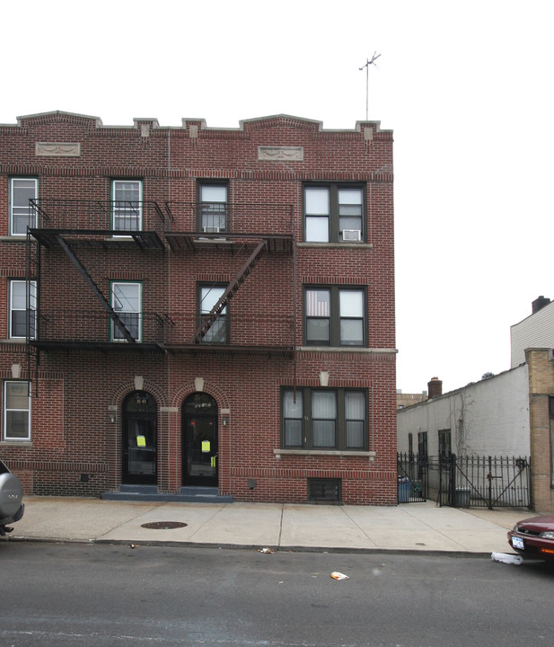 35-47 33rd St in Long Island City, NY - Building Photo