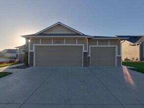 1377 S Sierra Hls St in Wichita, KS - Building Photo - Building Photo