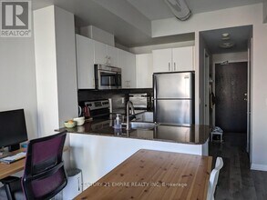 1-701 Cole St in Toronto, ON - Building Photo - Building Photo