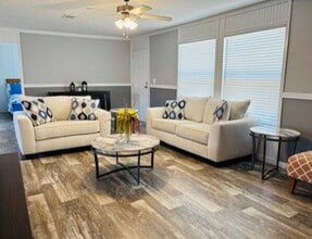 527 Caroline St in Mercedes, TX - Building Photo - Building Photo