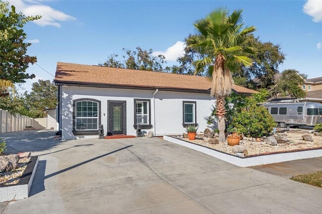 2835 W Shelton Ave in Tampa, FL - Building Photo - Building Photo