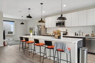 3927 N Clarendon Ave, Unit 601 in Chicago, IL - Building Photo - Building Photo