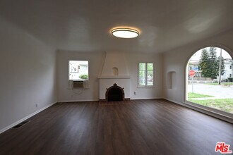 1068 S Wooster St in Los Angeles, CA - Building Photo - Building Photo