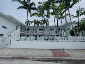 240 76th St in Miami Beach, FL - Building Photo - Building Photo