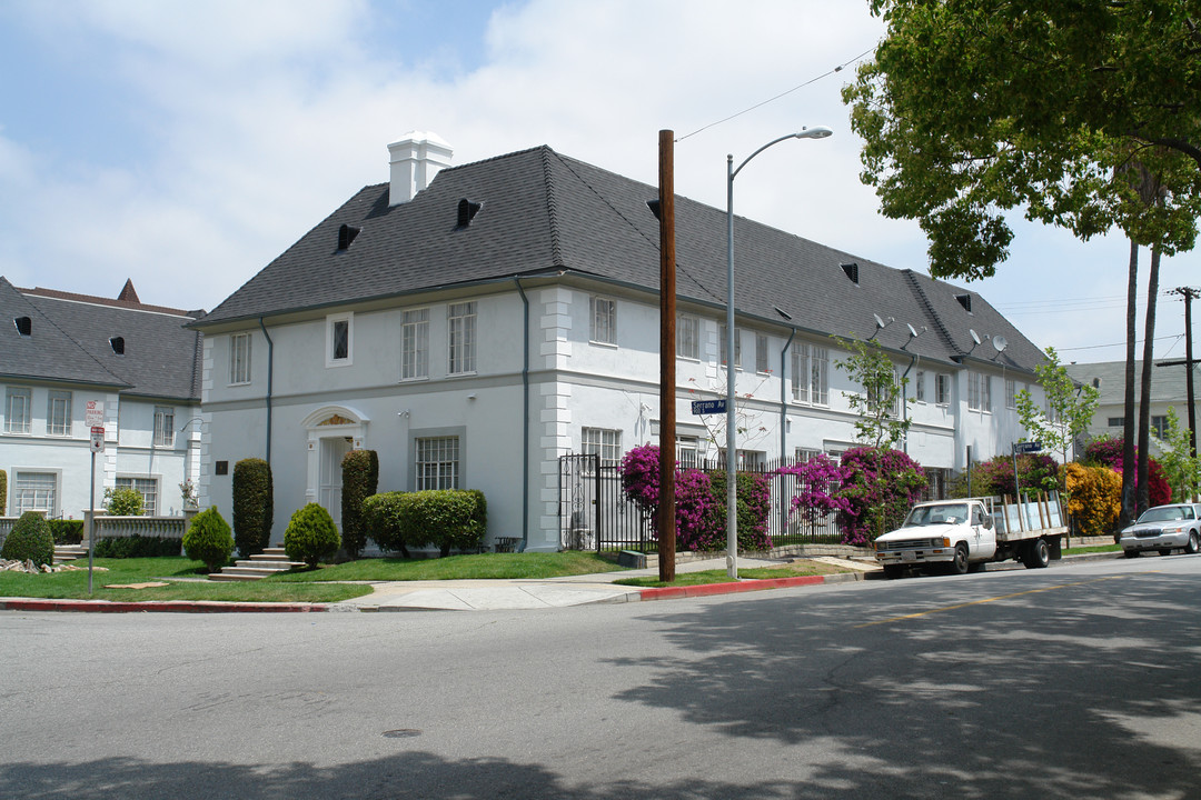 940 S Serrano Ave in Los Angeles, CA - Foto de edificio