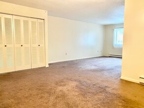 2108 Phillips Rd in New Bedford, MA - Building Photo - Building Photo