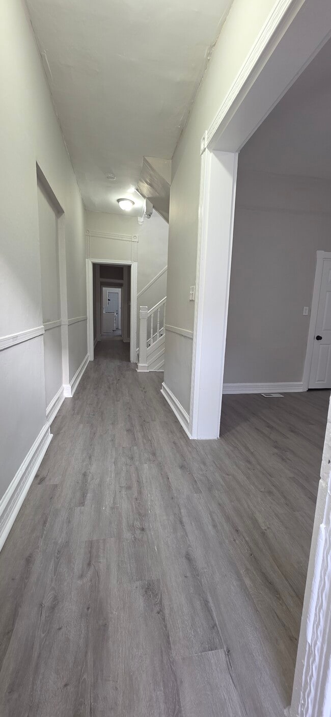 property at 1619 1/2 Division St