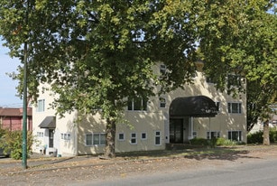 1725 McLean Dr in Vancouver, BC - Building Photo